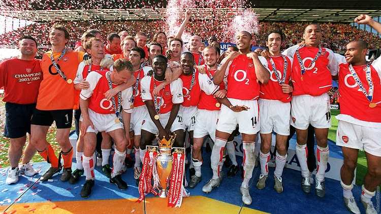 Arsenal là đội bóng Anh duy nhất có chiếc cúp Ngoại hạng Anh bằng vàng